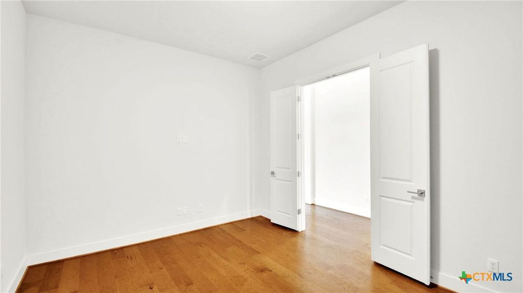 Photo of 113 University Lands Drive, Liberty Hill, TX 78642 (MLS # 610489)