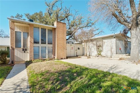 Photo of 121 Scott Street, San Marcos, TX 78666 (MLS # 572185)