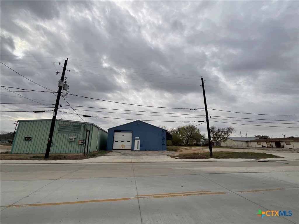 607 E Crestwood Drive