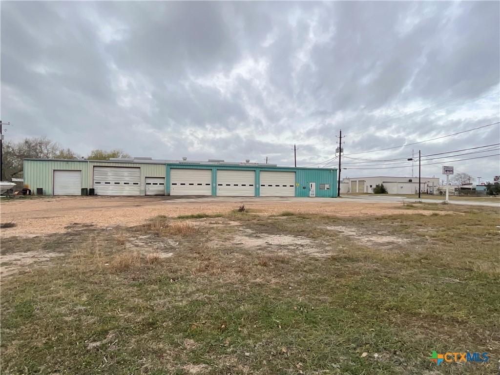 607 E Crestwood Drive