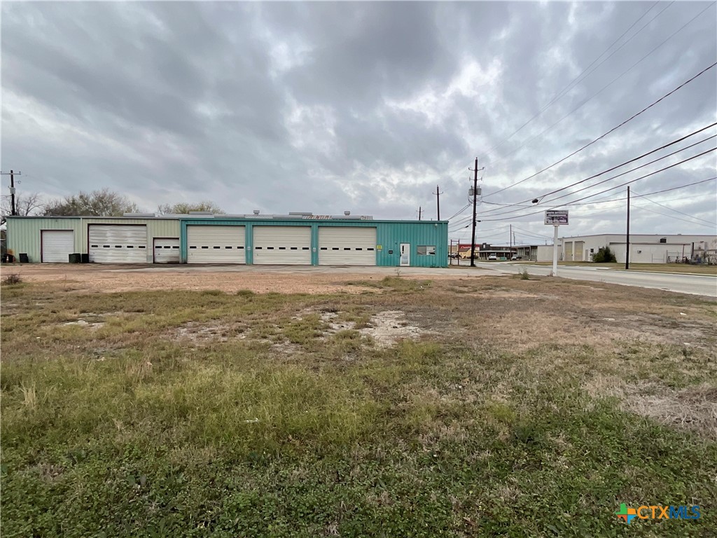 607 E Crestwood Drive