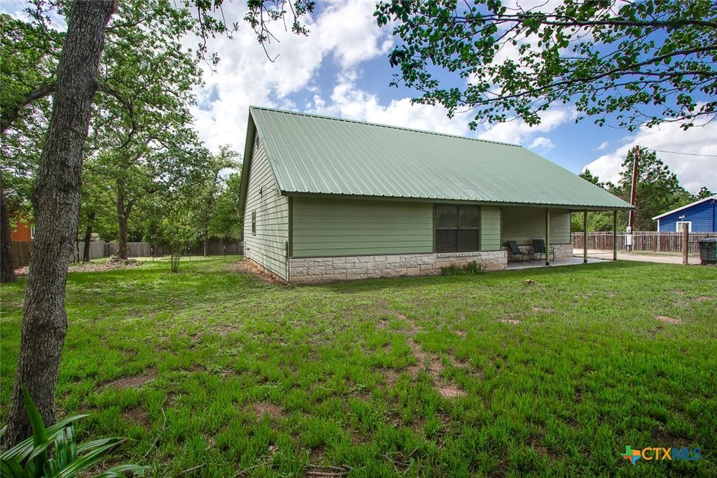 Photo of 134 High Timbers Road, Bastrop, TX 78602 (MLS # 610890)