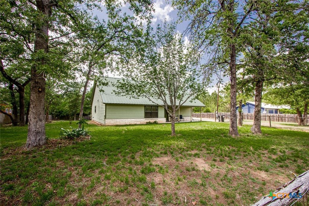 Photo of 134 High Timbers Road, Bastrop, TX 78602 (MLS # 610890)
