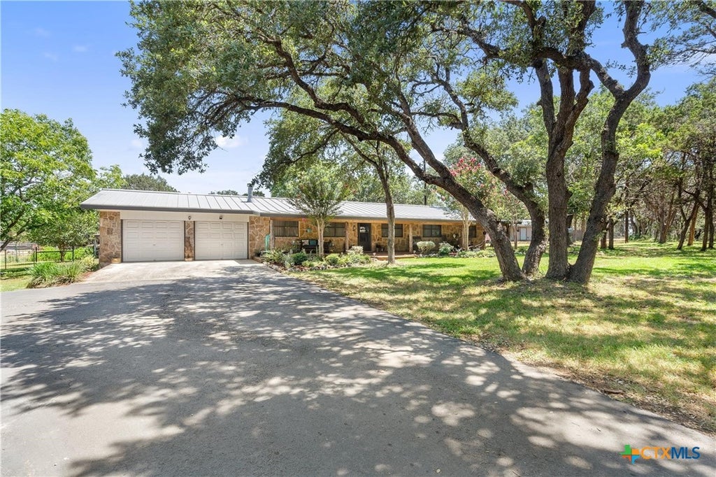 Photo of 491 Lone Oak Road, New Braunfels, TX 78132 (MLS # 607626)