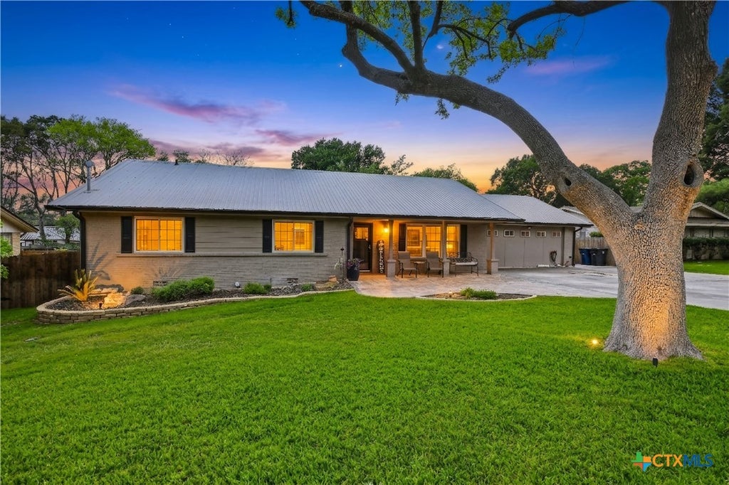 Photo of 877 Twin Oaks Drive, New Braunfels, TX 78130 (MLS # 609201)