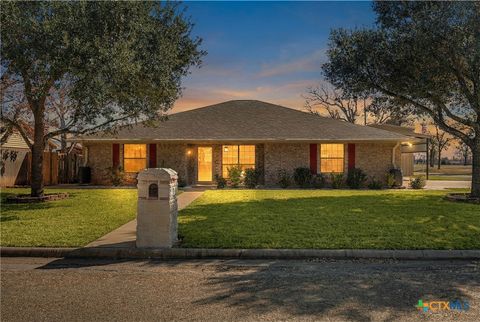 Photo of 1601 Sunset Circle, Cameron, TX 76520 (MLS # 604136)