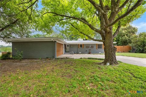 Photo of 2215 N 9th Street, Temple, TX 76501 (MLS # 614309)
