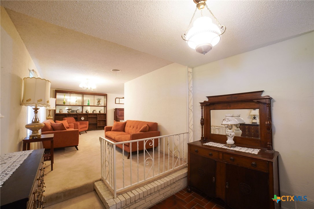 212 Highland Oaks Drive