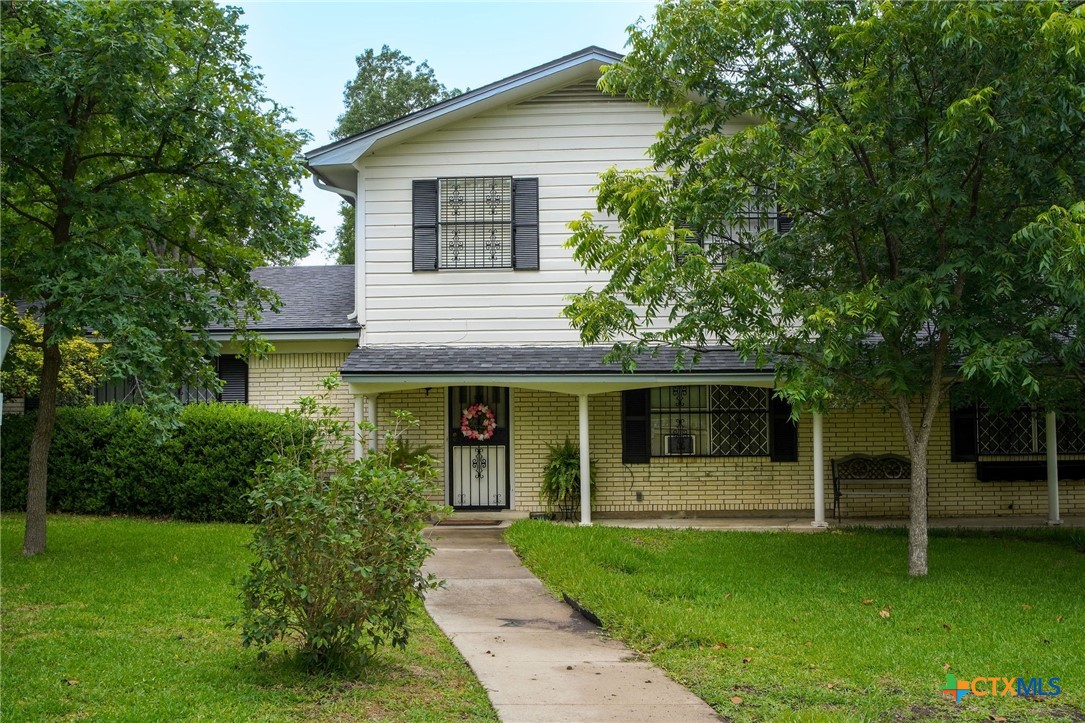 212 Highland Oaks Drive