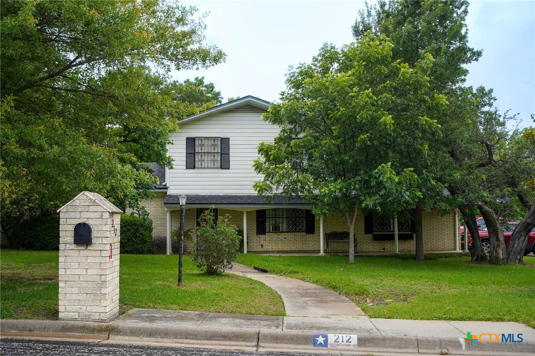 212 Highland Oaks Drive