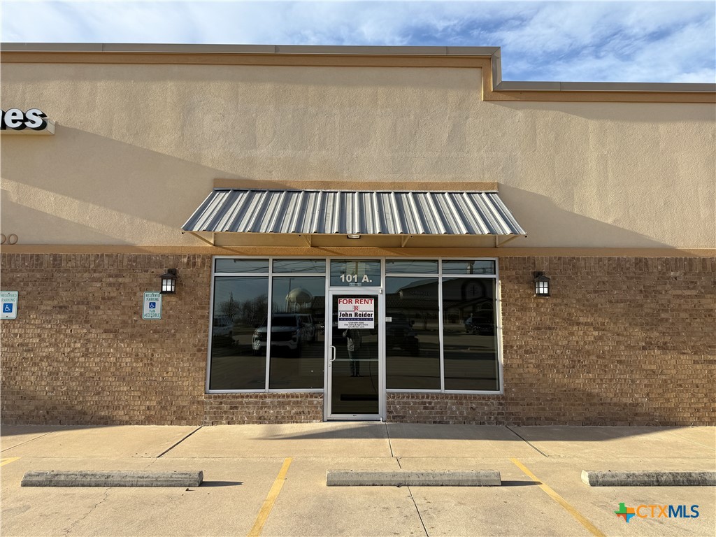 Photo 1 of 12 — 1900 E Elms Road 101, Killeen, TX 76542