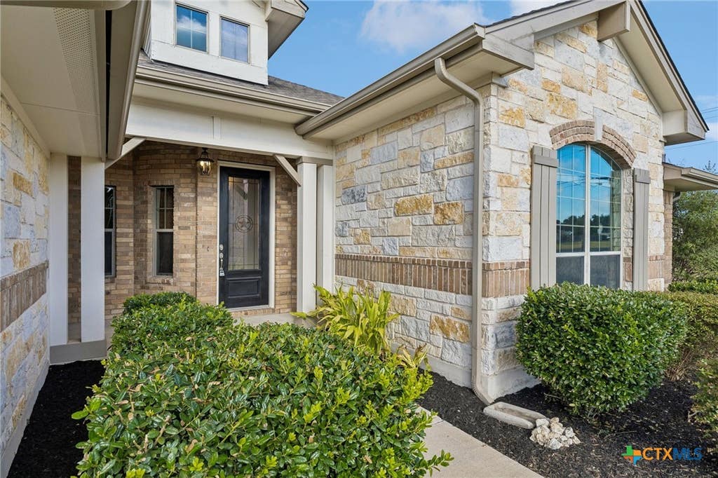 Photo of 100 S Buckboard, Liberty Hill, TX 78642 (MLS # 622724)