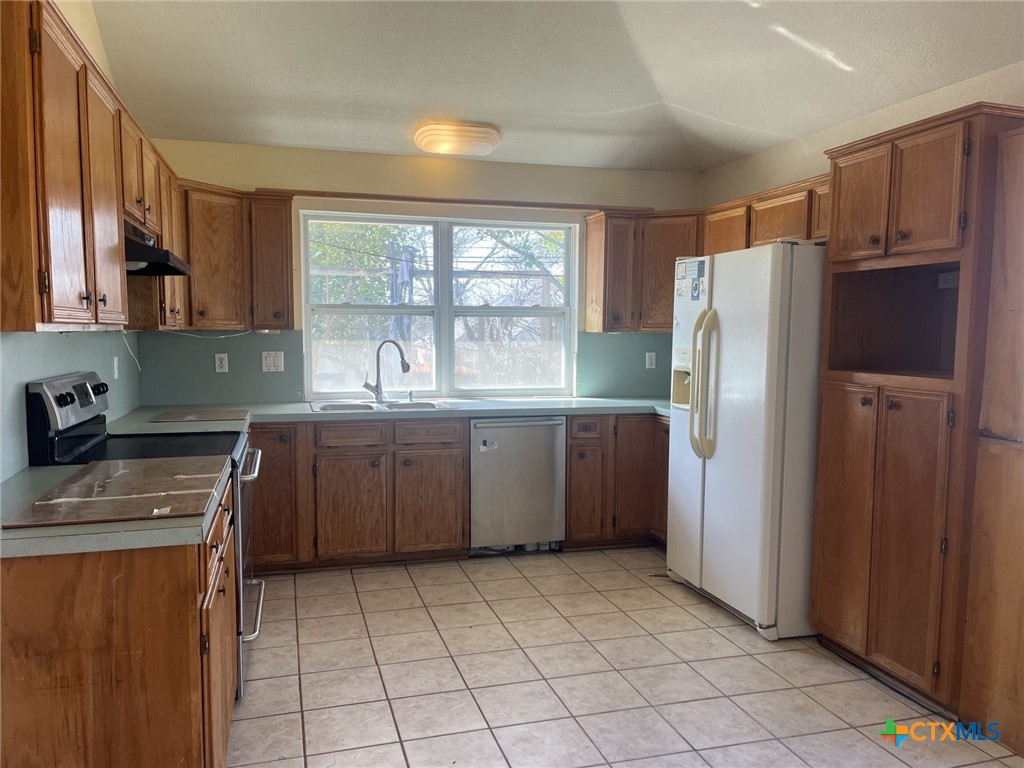 3908 Lakecliff Drive