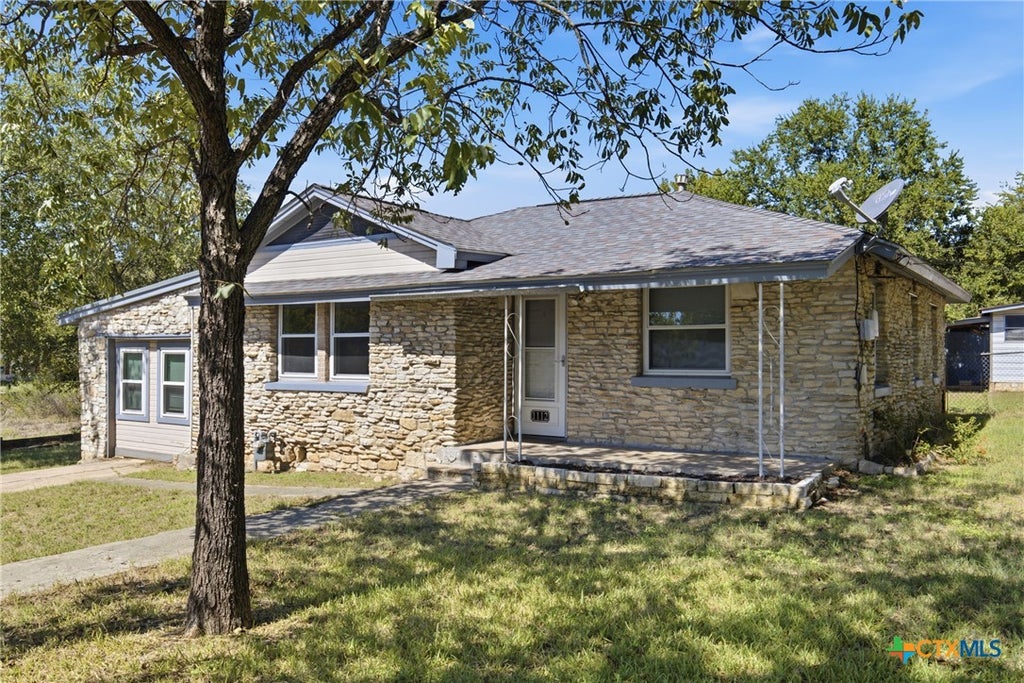 Photo of 1112 W 1st Street, Lampasas, TX 76550 (MLS # 627197)