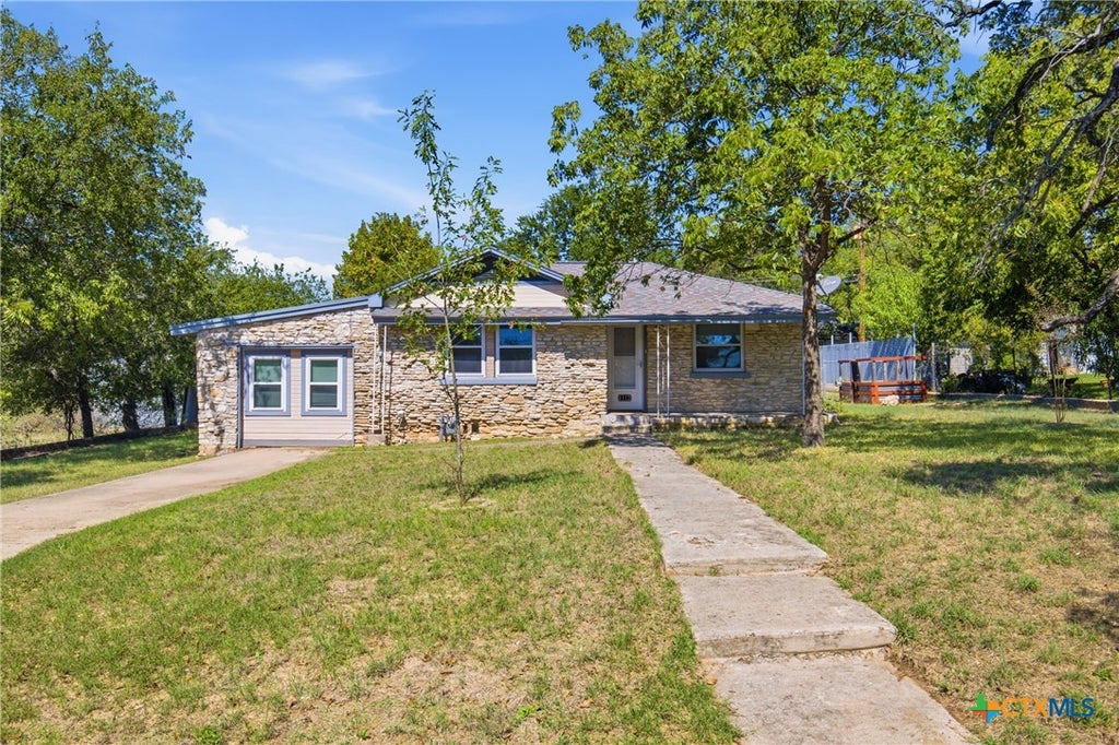 Photo of 1112 W 1st Street, Lampasas, TX 76550 (MLS # 627197)