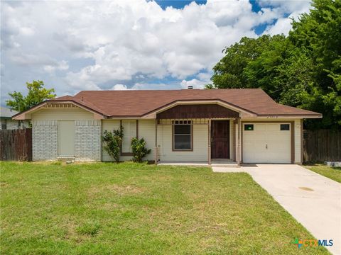 Photo of 2013 Hinkle Avenue, Killeen, TX 76549 (MLS # 604438)