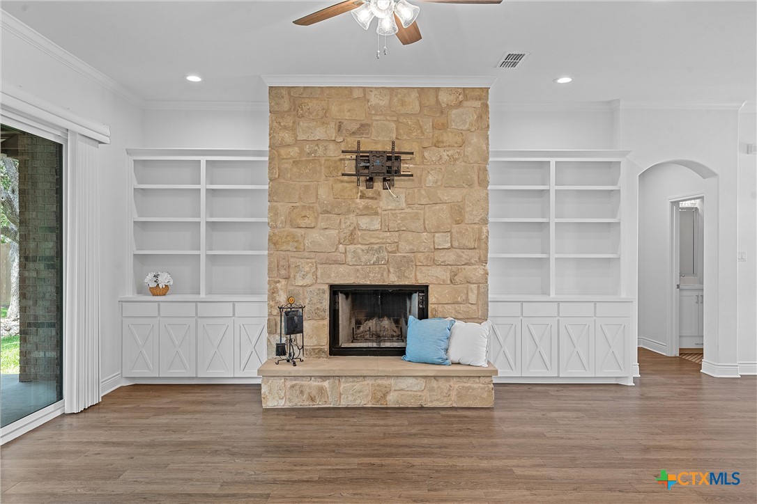 Photo 6 of 30 of 6311 Drexel Loop house