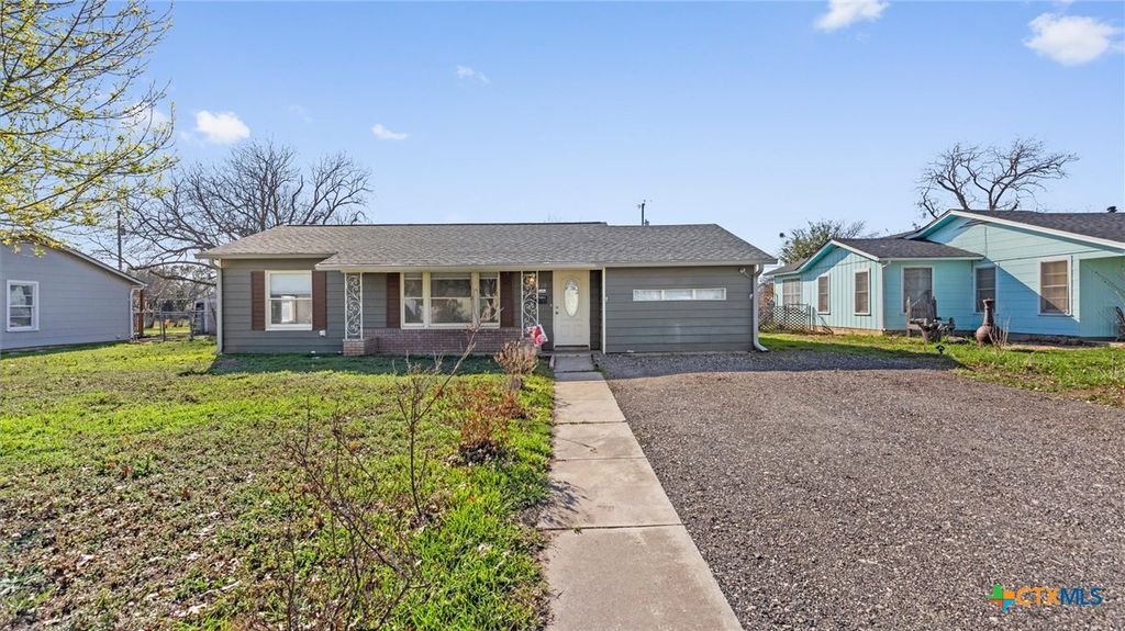 Photo of 420 Wallace Street, Seguin, TX 78155 (MLS # 605534)