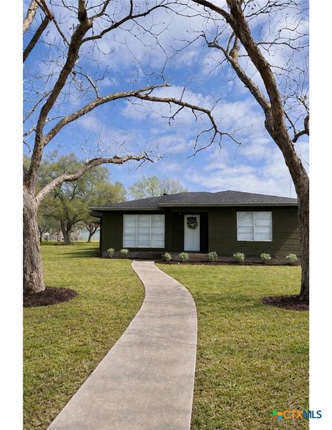 801 Hopkins St. Yoakum TX 77995