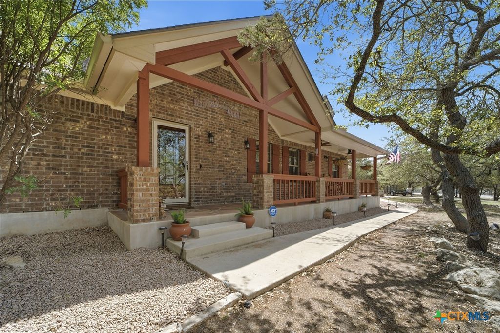 Photo of 1777 Crossbow Drive, Canyon Lake, TX 78133 (MLS # 610831)
