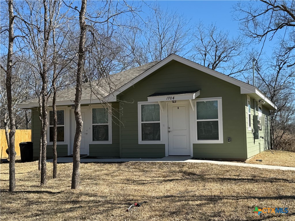 Photo 1 of 13 — 1704 E 3rd St, Lampasas, TX 76550
