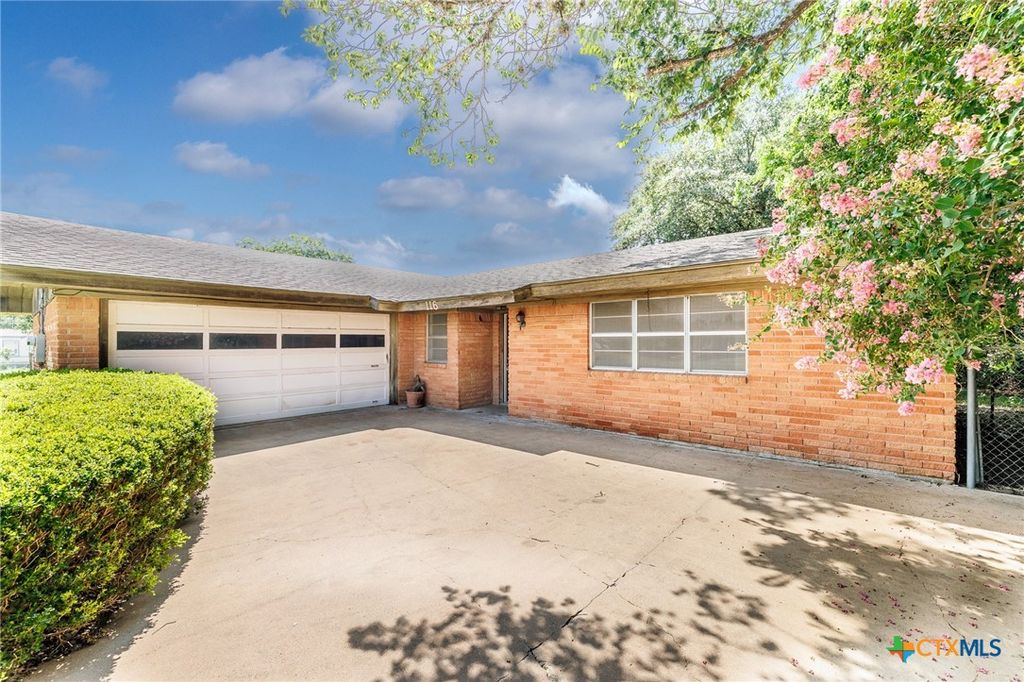 Photo of 116 E Wallace Street, Gonzales, TX 78629 (MLS # 614848)