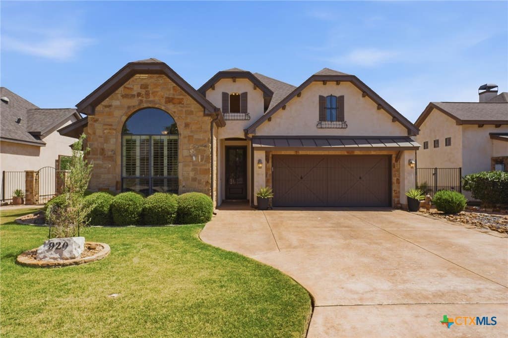 Photo of 920 Gruene Spring, New Braunfels, TX 78130 (MLS # 623008)