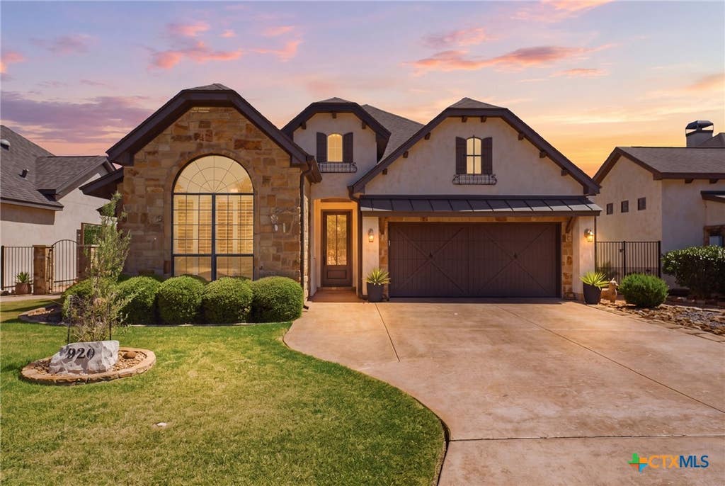 Photo of 920 Gruene Spring, New Braunfels, TX 78130 (MLS # 623008)