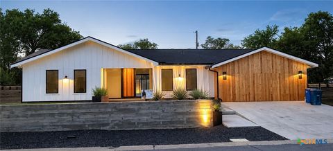 Photo of 57 Ohio Street, New Braunfels, TX 78130 (MLS # 617061)