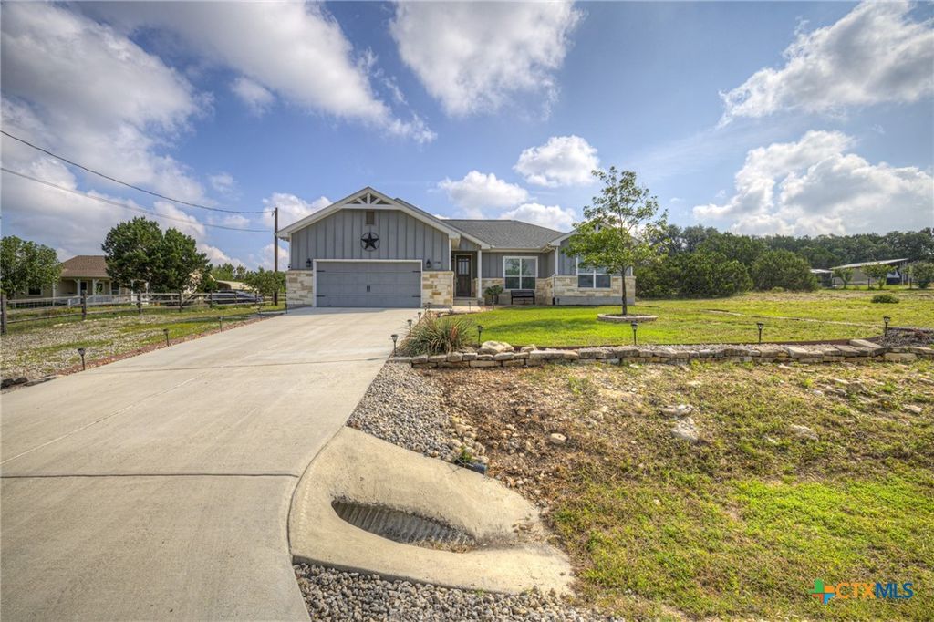 Photo of 1720 Rocky Ridge Loop, Canyon Lake, TX 78133 (MLS # 615391)