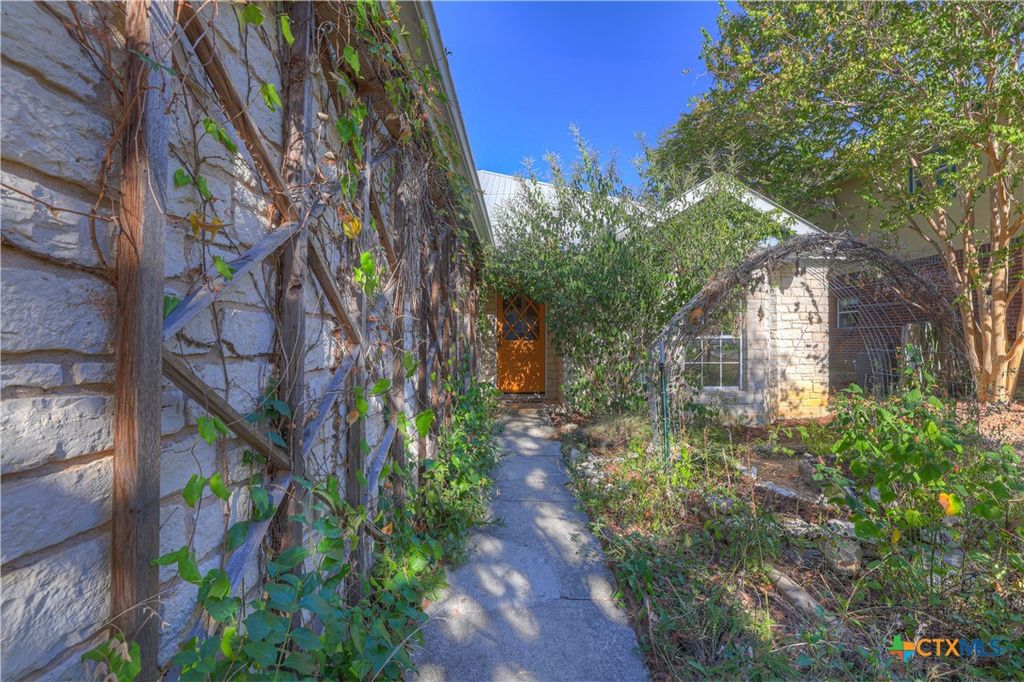 Photo of 1724 Ramona Circle, San Marcos, TX 78666 (MLS # 595468)