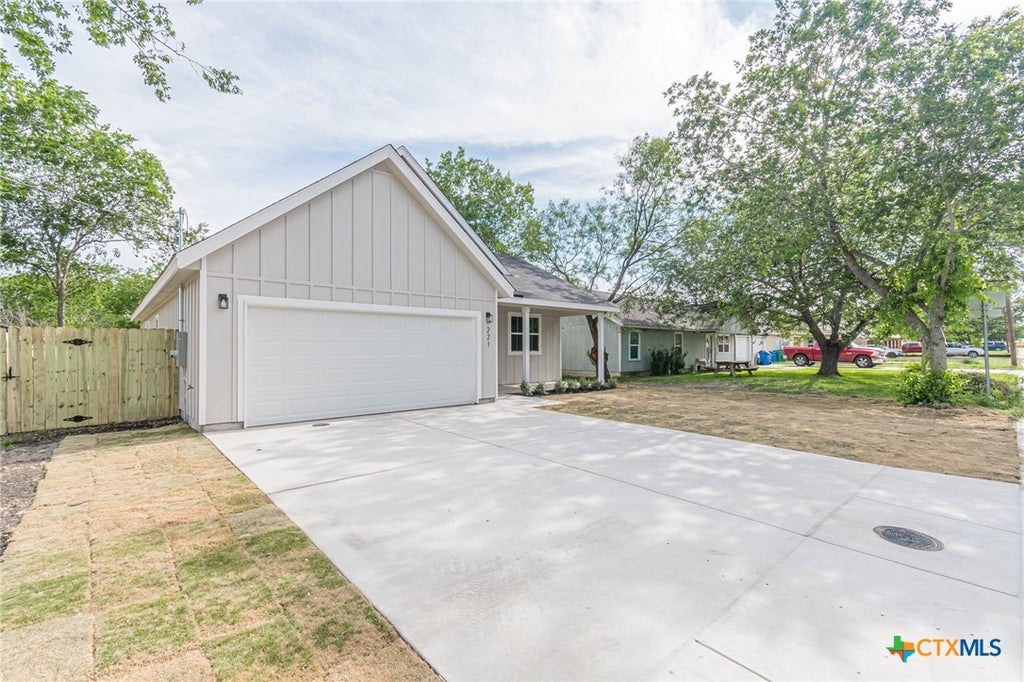 Photo of 221 Roosevelt Drive, Seguin, TX 78155 (MLS # 614268)