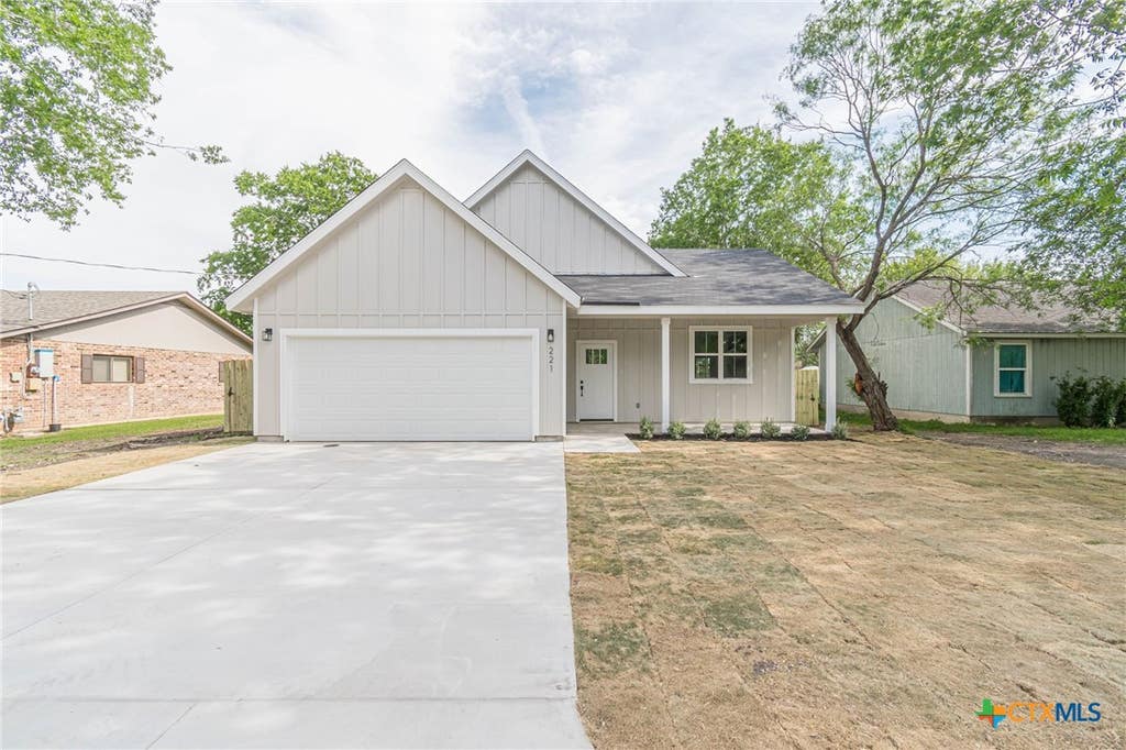 Photo of 221 Roosevelt Drive, Seguin, TX 78155 (MLS # 614268)