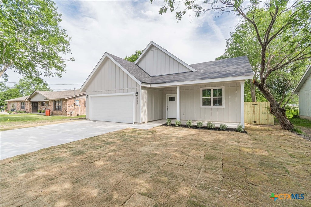 Photo of 221 Roosevelt Drive, Seguin, TX 78155 (MLS # 614268)