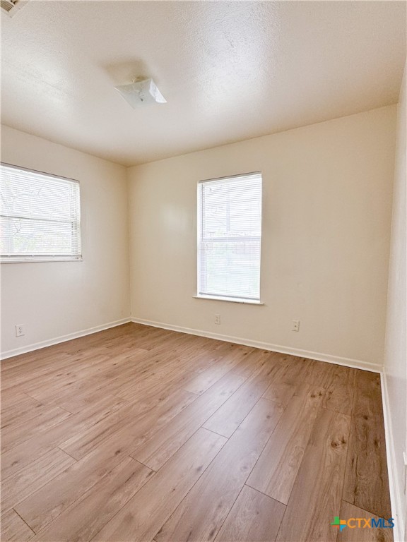 511 W Hallmark Avenue