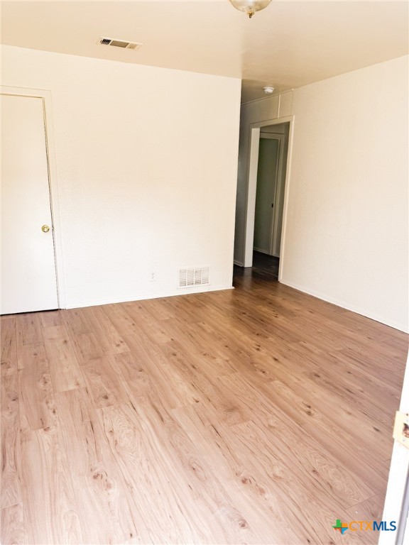 511 W Hallmark Avenue