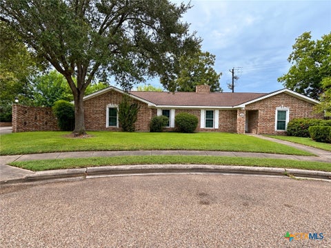 Photo of 303 Milton Street, Victoria, TX 77901 (MLS # 626927)