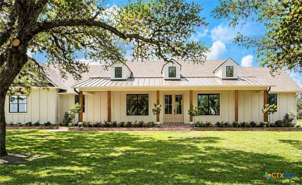 Photo of 187 Mustang Valley Drive, Victoria, TX 77905 (MLS # 611448)