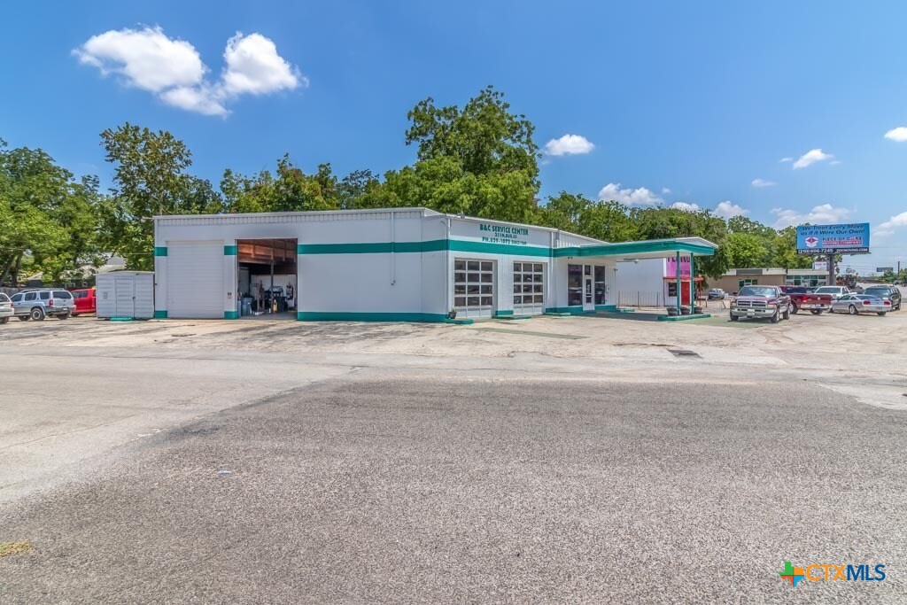 211 N Business Ih 35