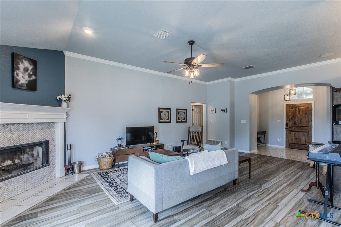 1501 Loving Trail