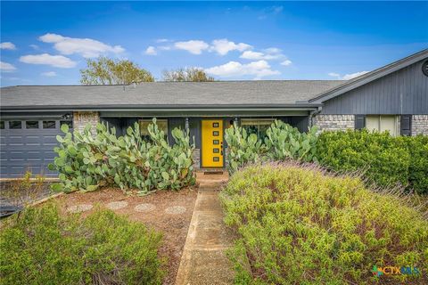 Photo of 960 Twin Oaks Drive, New Braunfels, TX 78130 (MLS # 599656)