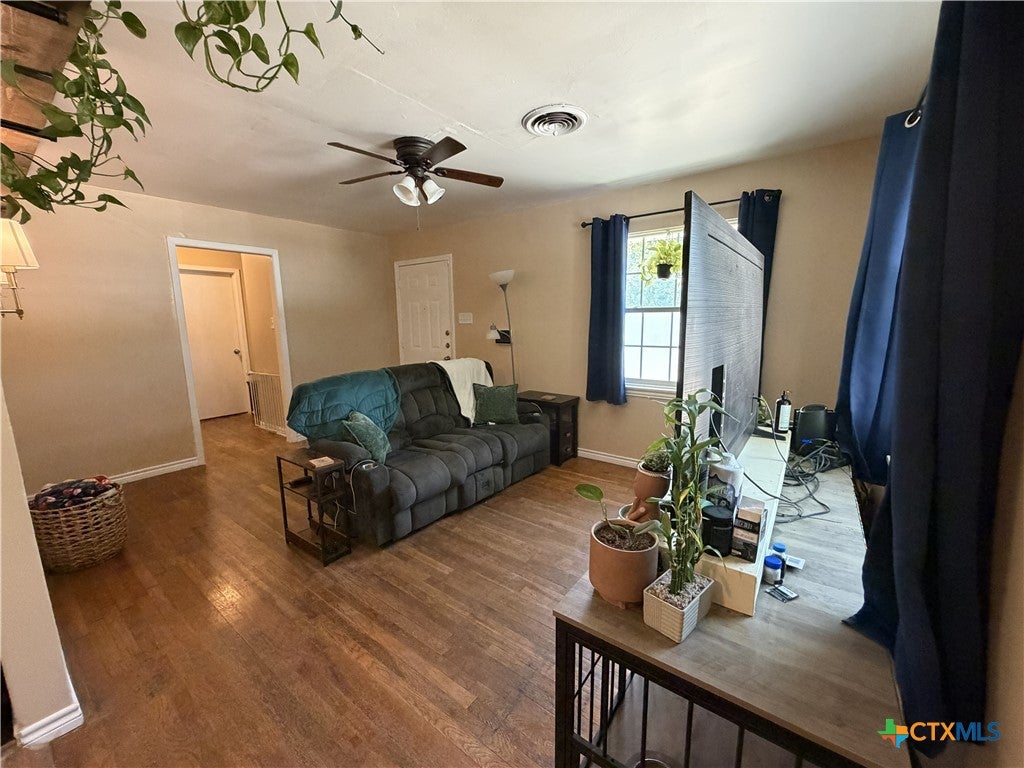1208 Yantis Street