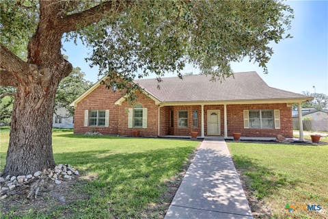 Photo of 417 S Main Street, Hallettsville, TX 77964 (MLS # 620826)