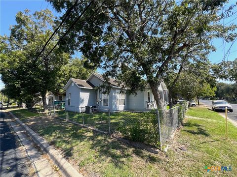 1002 E Park Avenue Victoria TX 77901