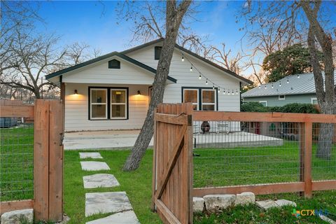 Photo of 1428 Lee Street, New Braunfels, TX 78130 (MLS # 602092)