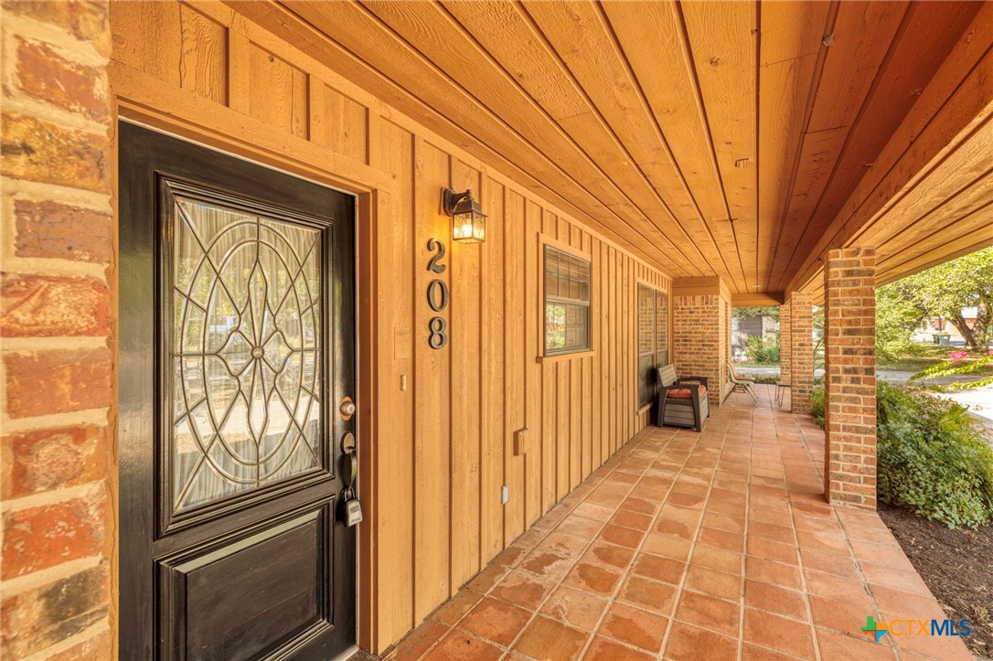 208 S Mulberry Avenue