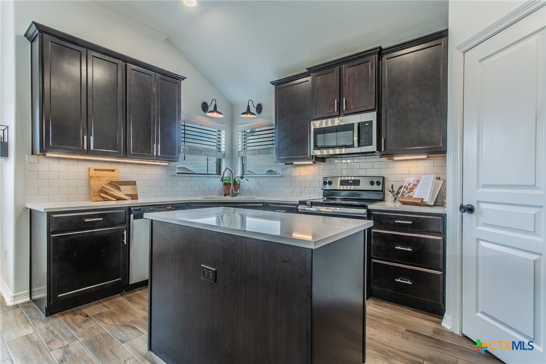 8304 Split Trail Cove