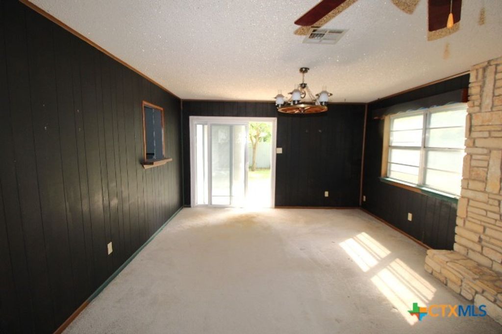 Photo of 902 Mary Street, Copperas Cove, TX 76522 (MLS # 610583)