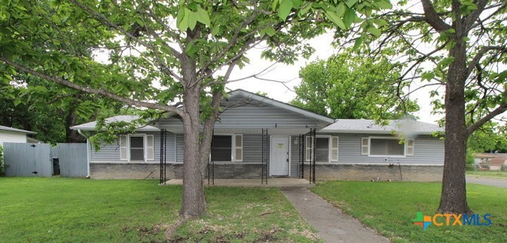 Photo of 902 Mary Street, Copperas Cove, TX 76522 (MLS # 610583)