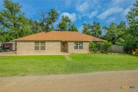 Photo of 27 S Sherwood Drive, Belton, TX 76513 (MLS # 617562)